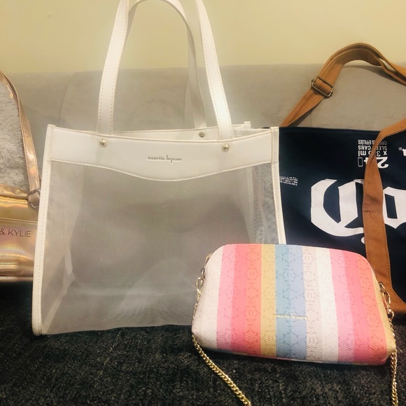 Purses Galore - Picture 4 of 8